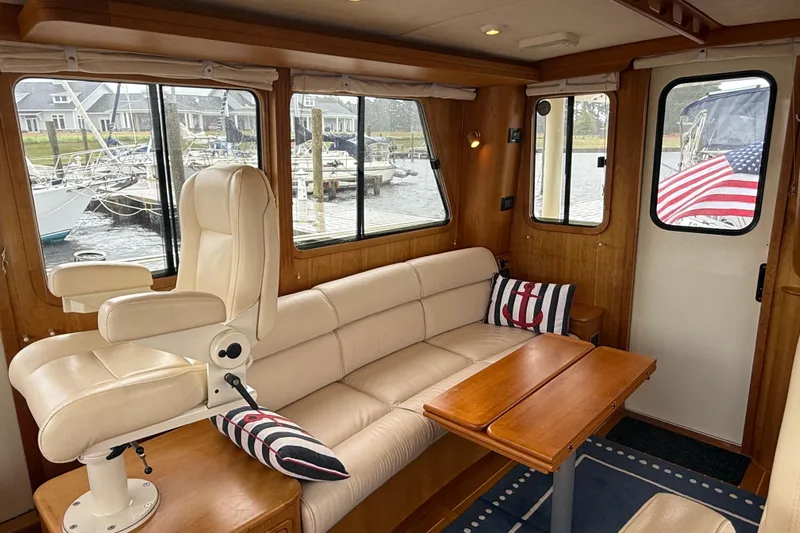 Starlite Yacht Photos Pics Salon Seating and Helm