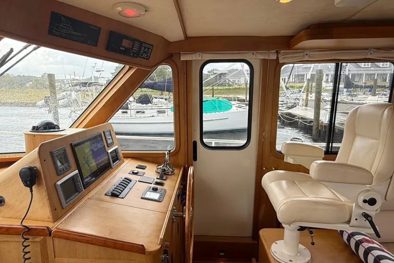 Starlite Yacht Photos Pics Helm Seating