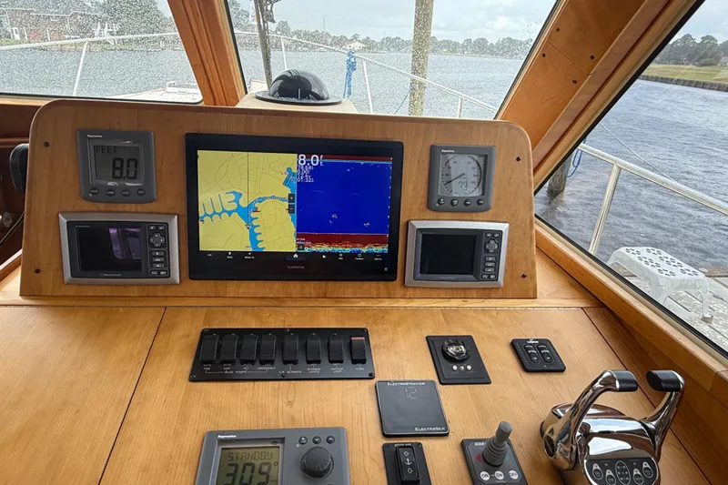 Starlite Yacht Photos Pics Helm Electronics