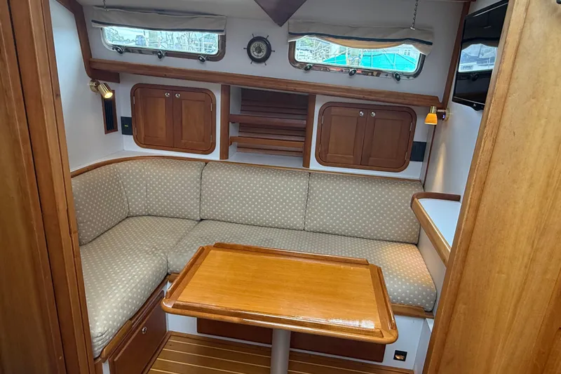 Starlite Yacht Photos Pics Dinette Converts to Double Berth