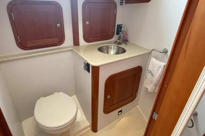 Starlite Yacht Photos Pics Head