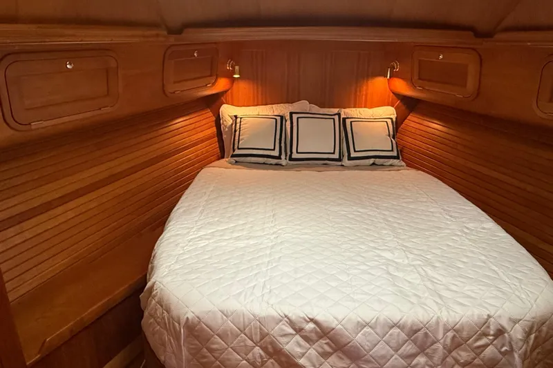 Starlite Yacht Photos Pics Primary Stateroom