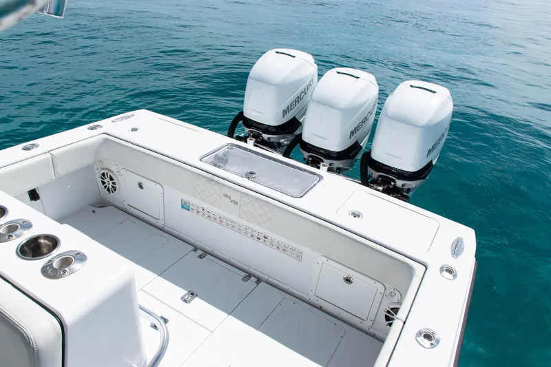  Yacht Photos Pics 2006 SeaVee 340B boat with triple Mercury engines on clear blue water.