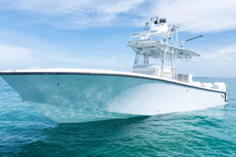  Yacht Photos Pics 2006 SeaVee 340B boat on clear blue water under a bright sky.