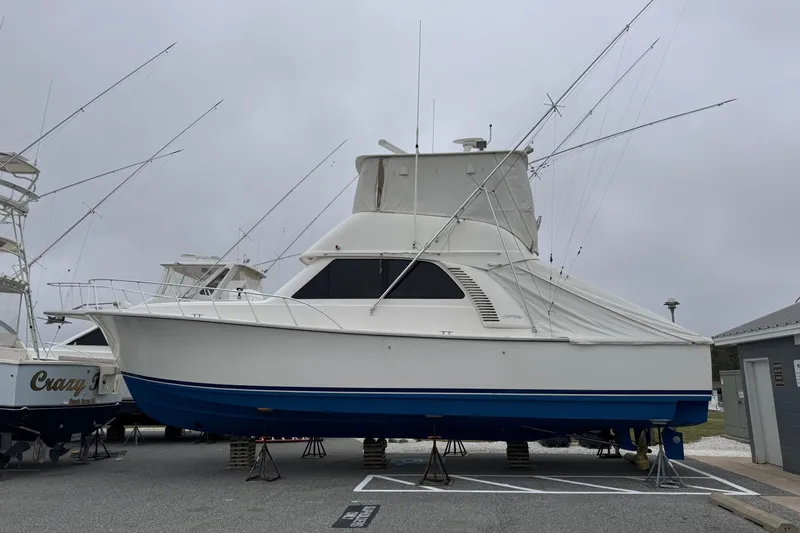 Ella Mae Yacht Photos Pics 2011 Henriques 42 Flybridge boat on stands, ready for maintenance.