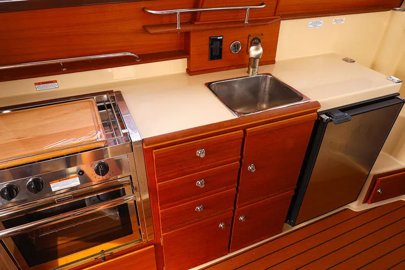 Putnik Yacht Photos Pics 