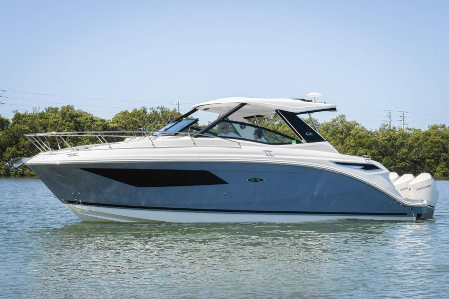 2021 Sea Ray 320 Sundancer