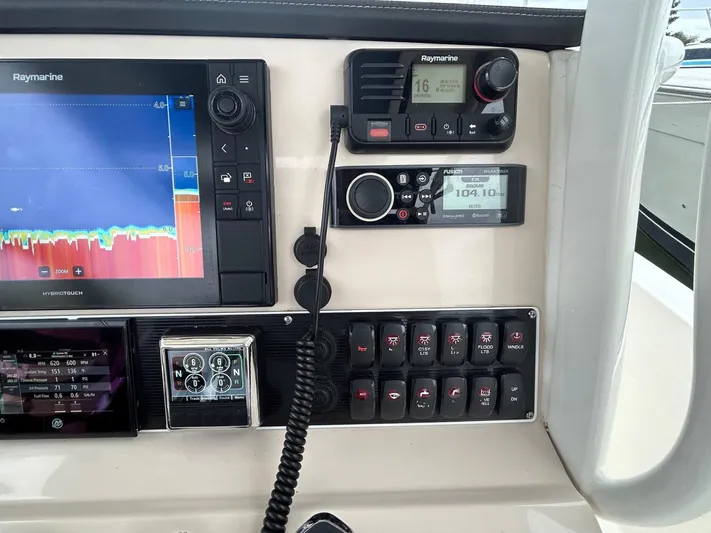  Yacht Photos Pics Control panel of 2022 Boston Whaler 27 Dauntless with navigation and communication systems.