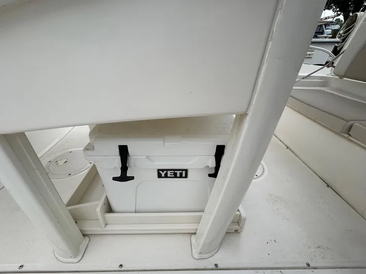  Yacht Photos Pics 2022 Boston Whaler 27 Dauntless with Yeti cooler under seat.