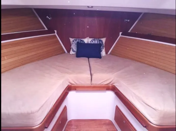 Dragonfly Yacht Photos Pics Cozy cabin interior of 2007 Back Cove 33 boat with comfortable bedding.