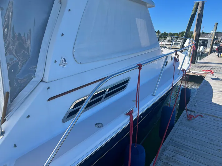 Dragonfly Yacht Photos Pics 2007 Back Cove 33 yacht docked at marina, side view with railing and fenders.