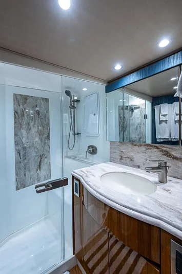 Isla Jane Yacht Photos Pics Master Head