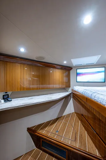 Isla Jane Yacht Photos Pics Forward Stateroom