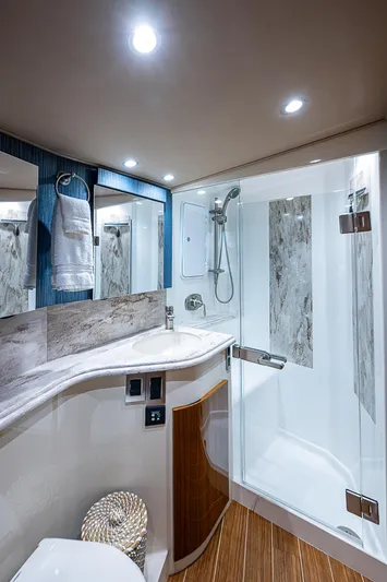 Isla Jane Yacht Photos Pics Guest Head