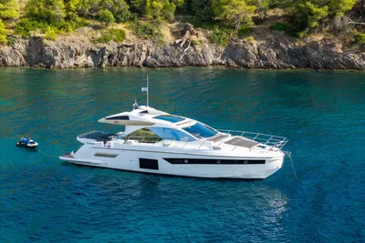 2019 Azimut S6