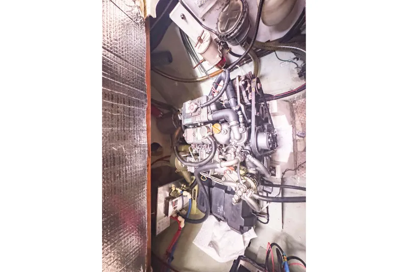 &Eacute;toile De Mer Yacht Photos Pics Engine compartment of a 2002 Leopard 42 yacht, showcasing intricate mechanical components.