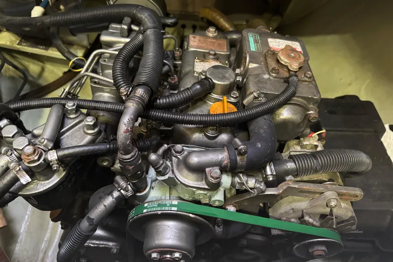 &Eacute;toile De Mer Yacht Photos Pics Engine of a 2002 Leopard 42 yacht, showcasing intricate mechanical components.