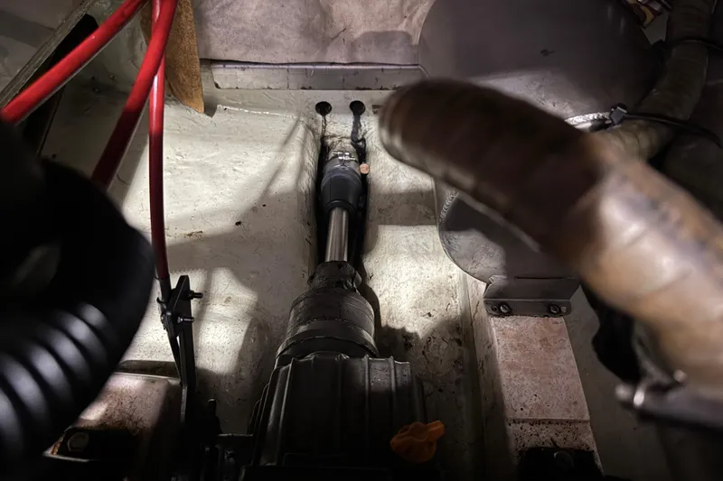 &Eacute;toile De Mer Yacht Photos Pics Engine compartment of a 2002 Leopard 42 boat, showing mechanical components and wiring.