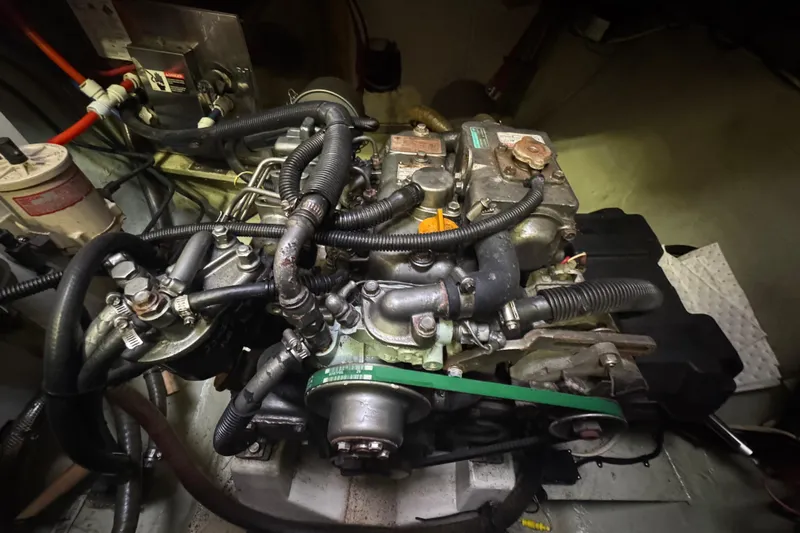 &Eacute;toile De Mer Yacht Photos Pics Engine compartment of a 2002 Leopard 42 yacht, showcasing intricate mechanical components.