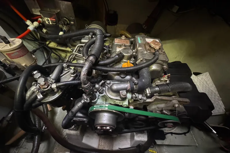 &Eacute;toile De Mer Yacht Photos Pics Engine compartment of a 2002 Leopard 42 yacht, showcasing detailed mechanical components.