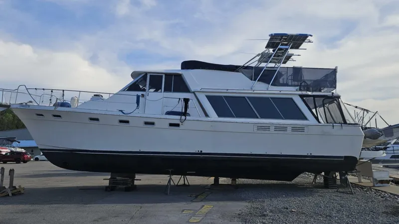  Yacht Photos Pics 1988 Bayliner 4550/4558 Pilothouse yacht on dry dock, side view.