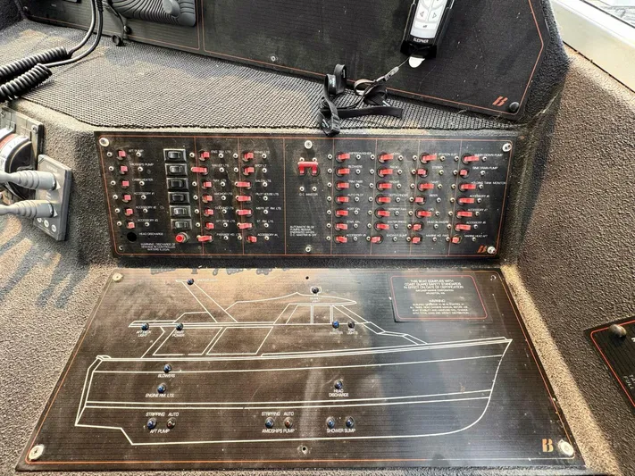  Yacht Photos Pics Control panel of a 1988 Bayliner 4550/4558 Pilothouse boat with switches and diagram.