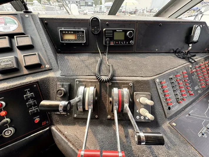 Yacht Photos Pics 1988 Bayliner 4550 Pilothouse control panel with throttle levers and navigation equipment.