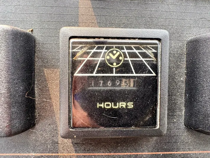  Yacht Photos Pics Hour meter showing 1769.5 hours on 1988 Bayliner 4550/4558 Pilothouse.