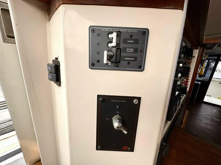  Yacht Photos Pics 1988 Bayliner 4550 Pilothouse control panel with switches and indicators.