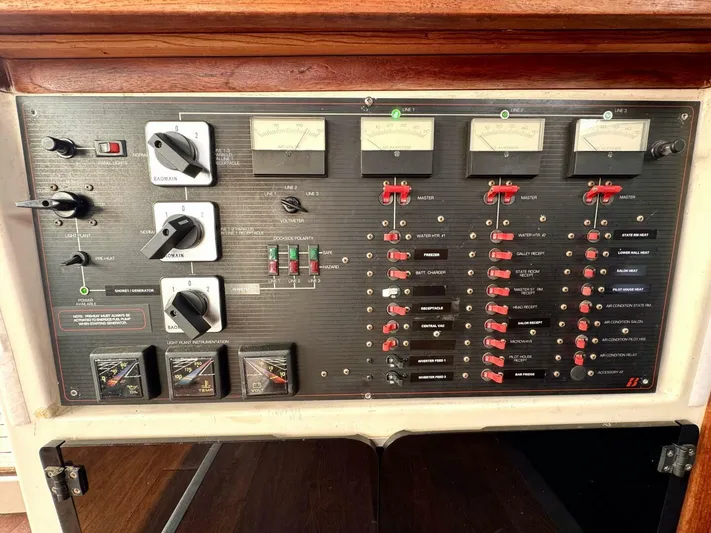  Yacht Photos Pics Electrical control panel of a 1988 Bayliner 4550/4558 Pilothouse boat with switches and gauges.