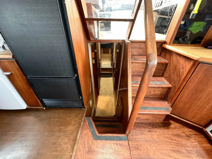  Yacht Photos Pics Interior of 1988 Bayliner 4550 Pilothouse with wooden stairs and hallway.