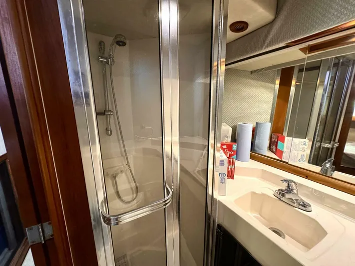  Yacht Photos Pics 1988 Bayliner 4550 Pilothouse bathroom with shower, sink, and toiletries.