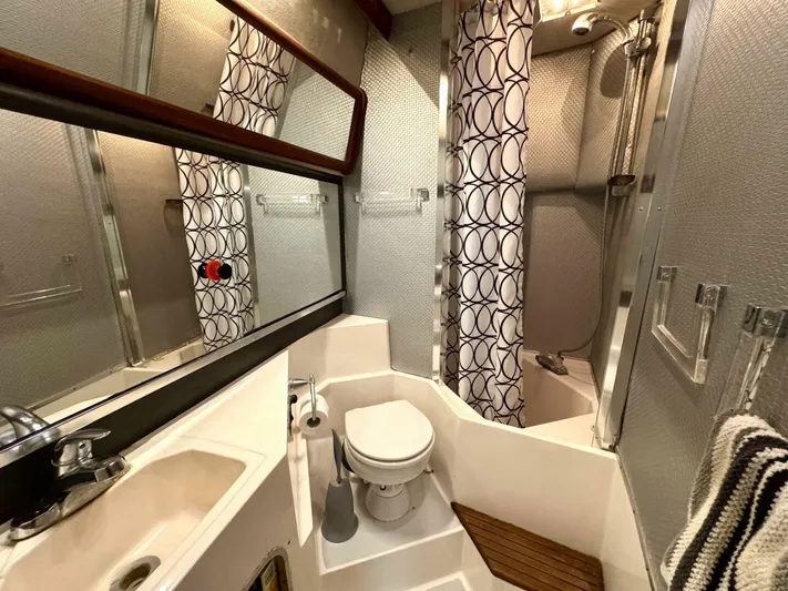  Yacht Photos Pics 1988 Bayliner 4550 Pilothouse bathroom with shower, sink, and toilet.