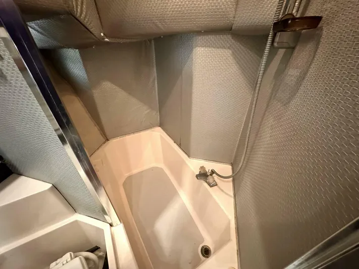  Yacht Photos Pics Shower area in 1988 Bayliner 4550/4558 Pilothouse boat, featuring compact design and modern fixtures.