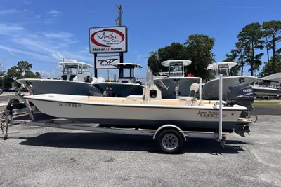 Jones Brothers 198 Bateau