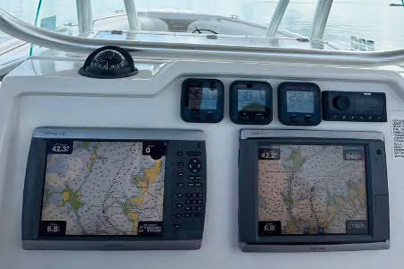 Buddy Yacht Photos Pics Dashboard of a 2013 Sailfish 290 CC boat with navigation screens and instruments.