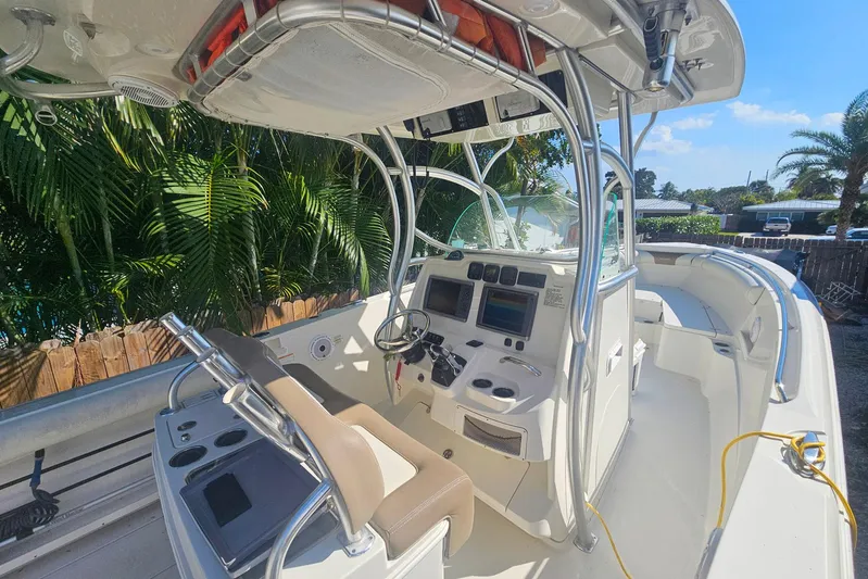 Buddy Yacht Photos Pics 2013 Sailfish 290 CC boat interior with helm, seating, and navigation equipment.