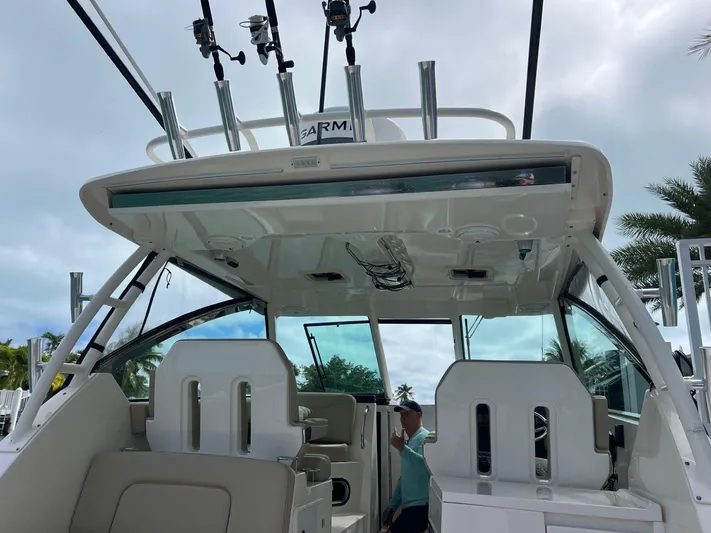  Yacht Photos Pics 2018 Pursuit 325 Dc - Image 31