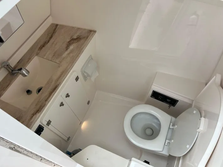  Yacht Photos Pics 2018 Pursuit 325 Dc - Image 35