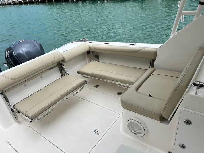  Yacht Photos Pics 2018 Pursuit 325 Dc - Image 26