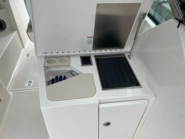  Yacht Photos Pics 2018 Pursuit 325 Dc - Image 27