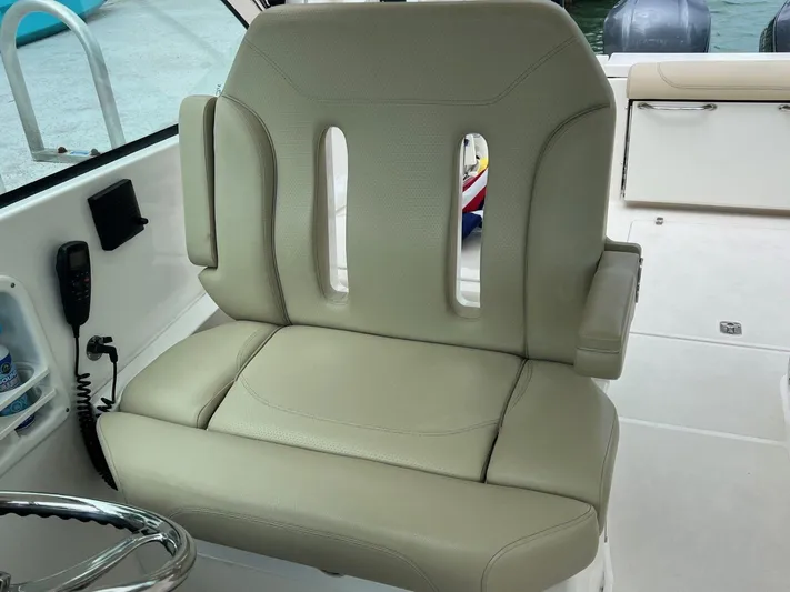  Yacht Photos Pics 2018 Pursuit 325 Dc - Image 20