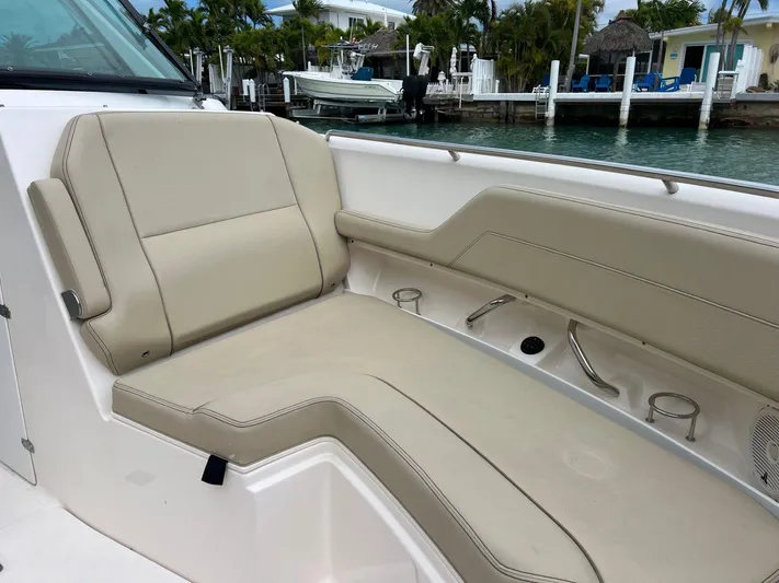  Yacht Photos Pics 2018 Pursuit 325 Dc - Image 16