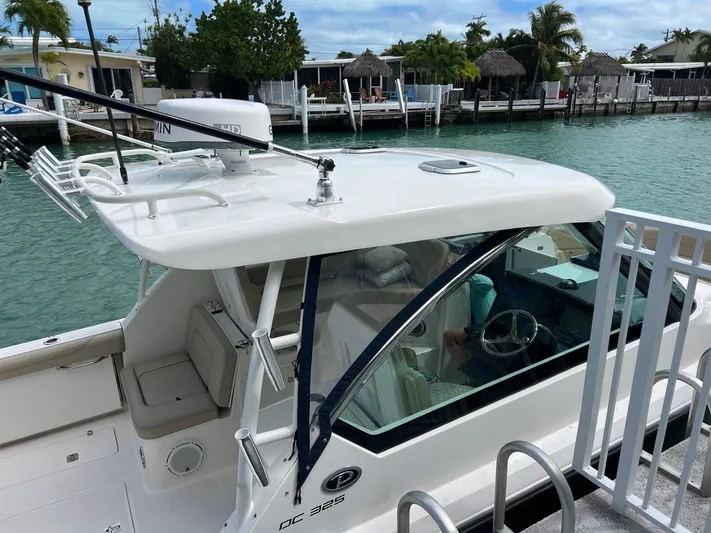  Yacht Photos Pics 2018 Pursuit 325 Dc - Image 32