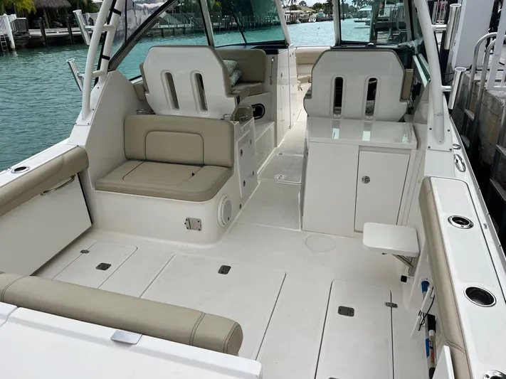  Yacht Photos Pics 2018 Pursuit 325 Dc - Image 23