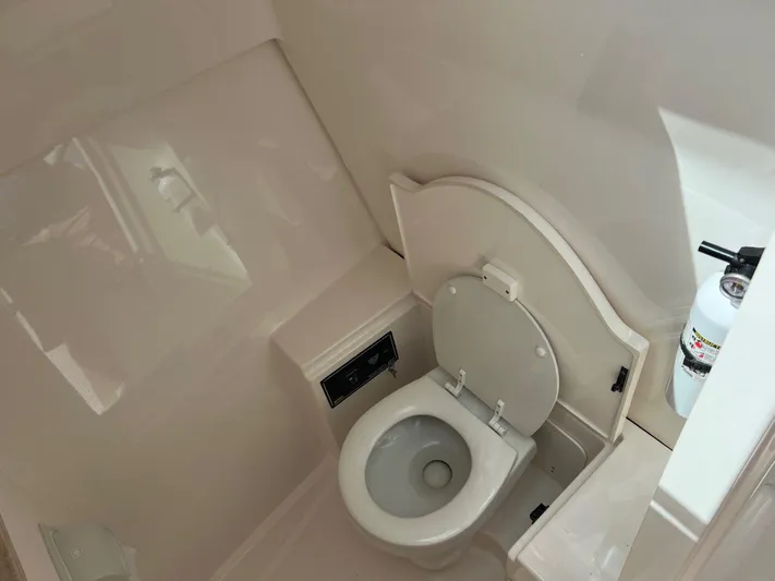  Yacht Photos Pics 2018 Pursuit 325 Dc - Image 37