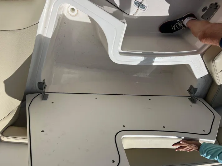  Yacht Photos Pics 2018 Pursuit 325 Dc - Image 43