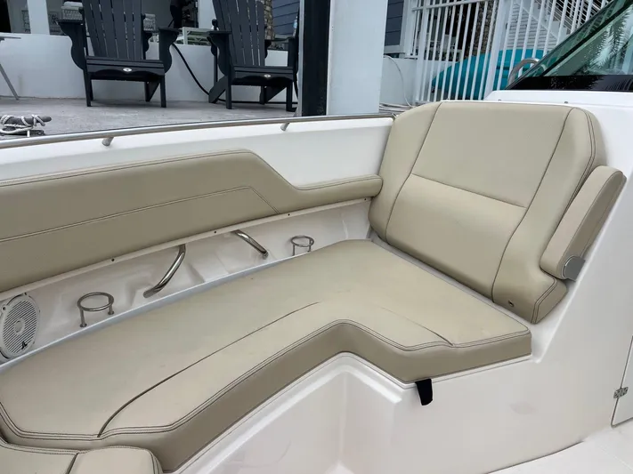  Yacht Photos Pics 2018 Pursuit 325 Dc - Image 15