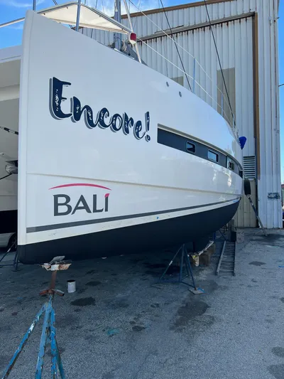 Encore Yacht Photos Pics Bali 4.1 catamaran named "Encore!" in a shipyard, 2020 model.
