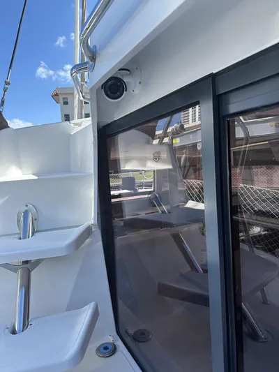 Encore Yacht Photos Pics Bali 4.1 yacht, 2020 model, featuring sleek design and modern amenities.